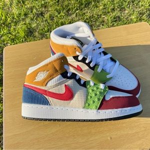 Nike Air Jordan 1 mid “Messy Room”